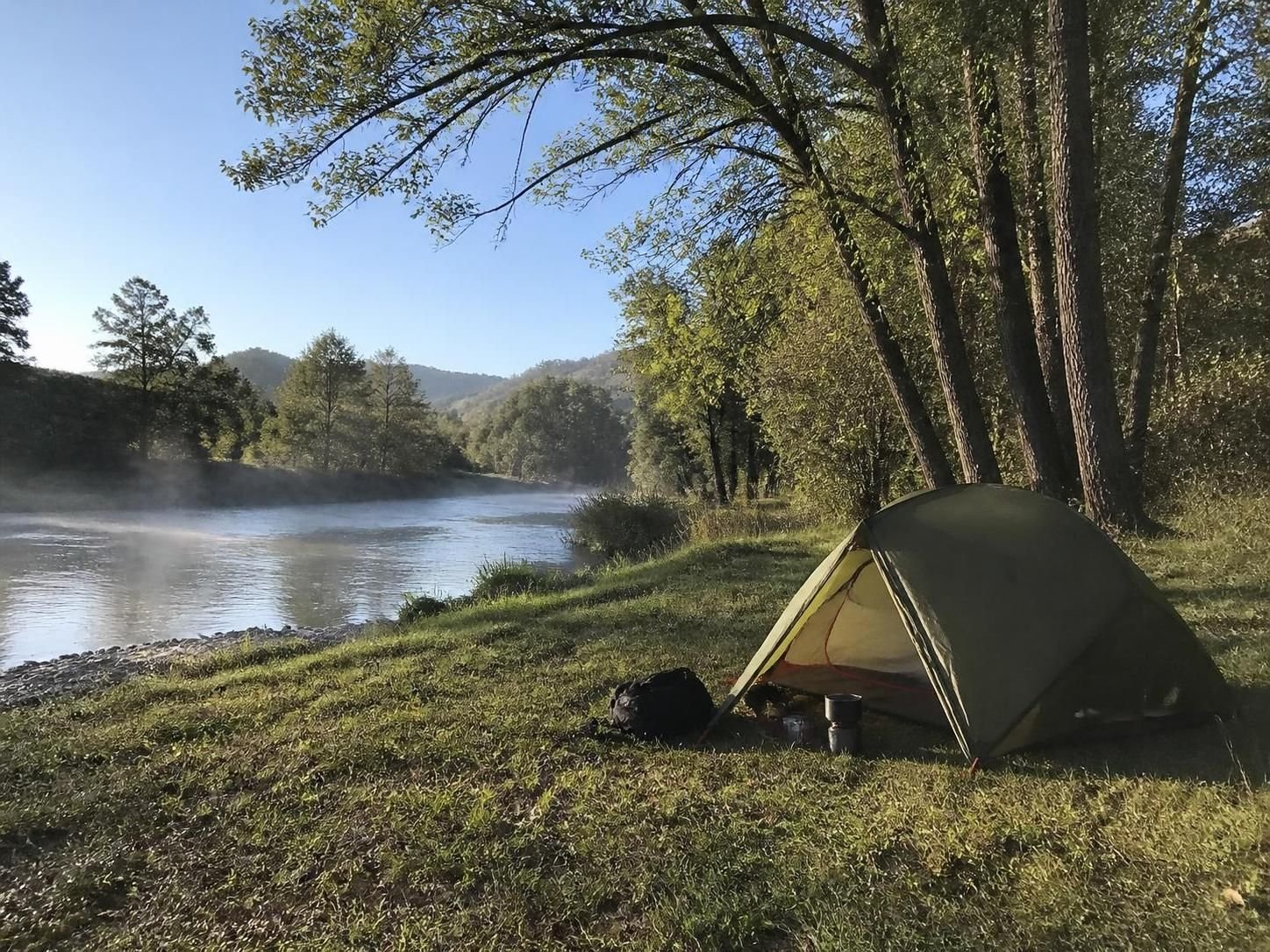 découvrez les meilleurs endroits pour camper au bord de l'eau dans la drôme. étangs paisibles, rivières rafraîchissantes : trouvez le lieu idéal pour poser votre tente et profiter de la nature.