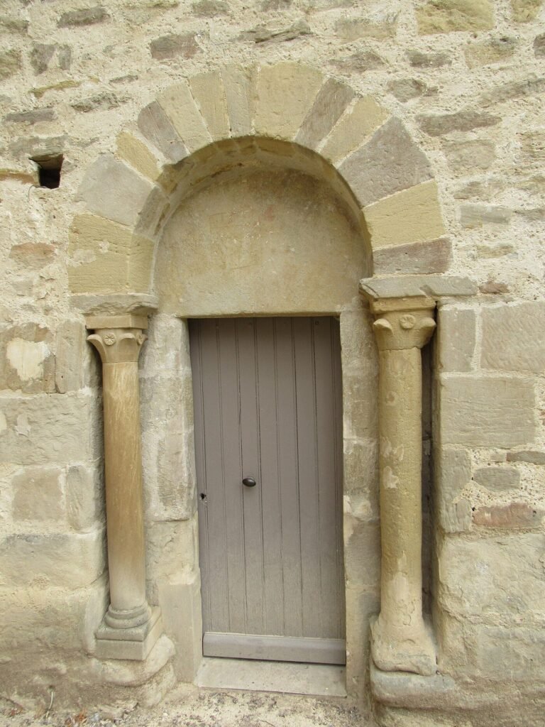 L'église de Miribel sur son promontoire